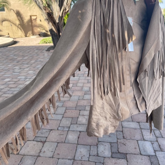 Tan fringed jacket - Picture 3 of 3